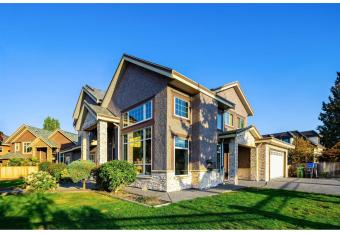 Francis Home Hotel                       has rooms with a private hot tub