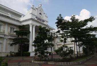 Beth Kasegaran Theresia allows 18 year olds to book a room