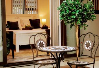 Hot Tub at Pukeko Cottage allows 18 year olds to book a room