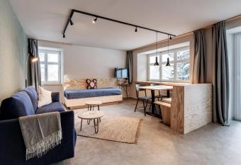 Belmont- Apartment Haus allows 18 year olds to book a room