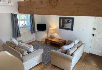 Lockgate Dairy has Balcony rooms