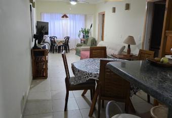 Apartamento com 3 suites a 1 quadra do mar! has Smoking rooms