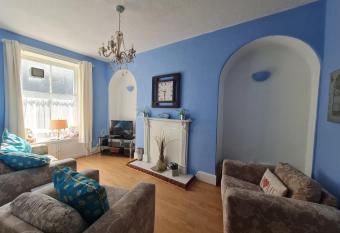 17 Bridge St, 3 bedroom flat allows 18 year olds to book a room