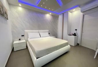 B&B Rossini Luxury 2 has Balcony rooms