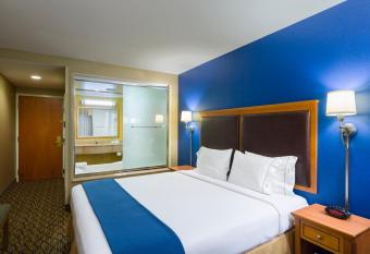 Holiday Inn Express New York City Chelsea allows 18 year olds to book a room