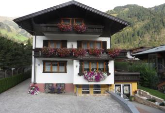 Pension Theresia has Balcony rooms
