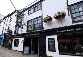White Hart, Exeter by Marston s Inns allows 18 year olds to book a room