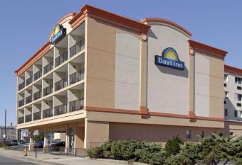 Days Inn by Wyndham Atlantic City Beachblock has Smoking rooms