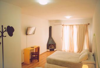 Che Lagarto Hostel Montevideo allows 18 year olds to book a room