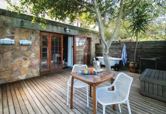 Camps Bay Forest Pods allows 18 year olds to book a room