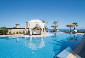 Joy Exclusive Villa allows 18 year olds to book a room