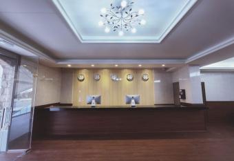 Hotel Nueva Europa allows 18 year olds to book a room