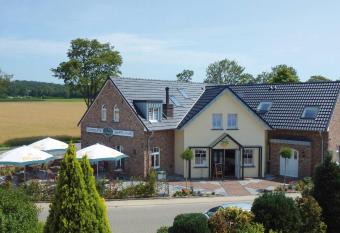 Zur Alten Schmiede allows 18 year olds to book a room