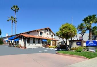 Travelodge by Wyndham Concord has Smoking rooms