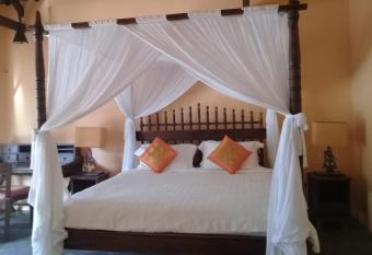 Waiara Village Guesthouse has Balcony rooms