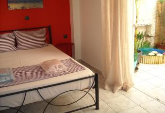 Kalamata home, Marina allows 18 year olds to book a room