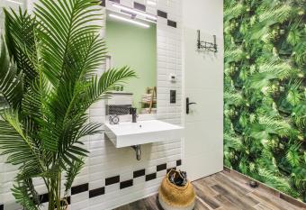 Le Dortoir des Templiers allows 18 year olds to book a room