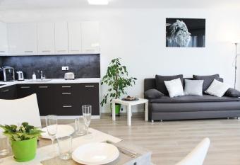 LEO Apartment FREE PARKING - Augusta has Balcony rooms