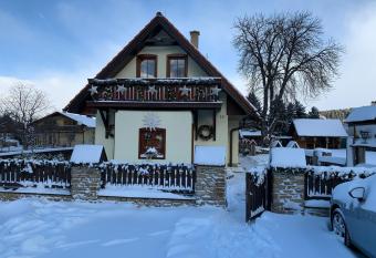 Apartm  nov   dom Slnie  ko has rooms with a private hot tub