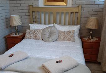 Mrs Catherines Selfcatering Apartment has Balcony rooms