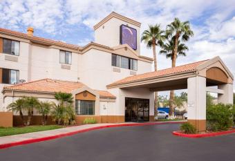 Sleep Inn Phoenix Sky Harbor Airport allows 18 year olds to book a room