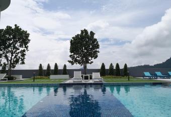 MU Windmill I 360 Skypool Superior Suite has Balcony rooms