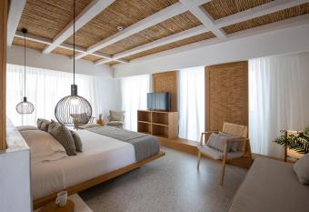 Kouros Exclusive Hotel & Suites - Adults Only allows 18 year olds to book a room