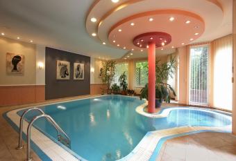 Pensjonat Pod Lipami allows 18 year olds to book a room