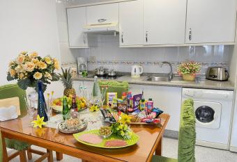 EmyCanarias Holiday Homes Vecindario allows 18 year olds to book a room