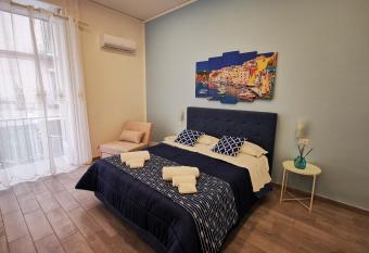 Dimora Felix Napoli has Balcony rooms