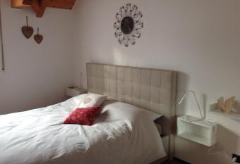 VILLA ROOMS has rooms with a private hot tub