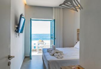 Livikon by the Sea has Balcony rooms