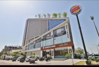 Hotel rr palace has rooms with a private hot tub