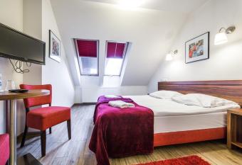 Patio Zajazd has Balcony rooms