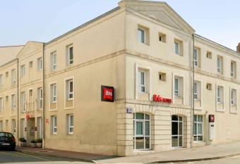 ibis Rochefort allows 18 year olds to book a room
