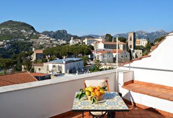 Casa Cecilia has Balcony rooms
