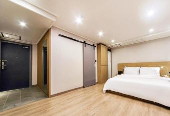 Centro Hotel has rooms with a private hot tub