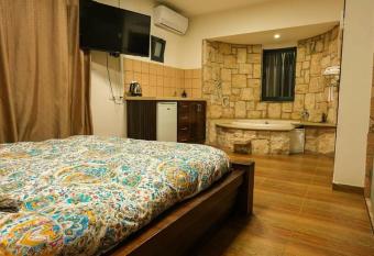                           has rooms with a private hot tub