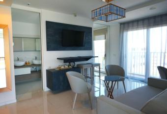 Grande Albergo Marin has rooms with a private hot tub