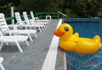 Royal Bamboo Hostel-SHA Certified allows 18 year olds to book a room