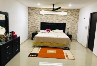CASA LILI 2: Luxurious/Amplio/Hot Water/Economic/Wifi/TV has Balcony rooms