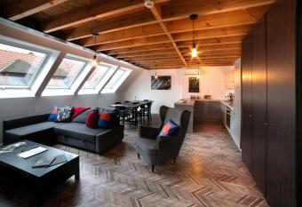 G  te de Tournai-Cath  drale-Centre historique allows 18 year olds to book a room