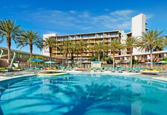 Hotel Valley Ho has Balcony rooms