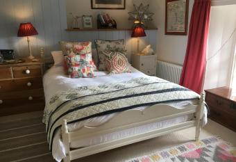 Stroud House has Balcony rooms