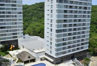 Paraiso Azul allows 18 year olds to book a room