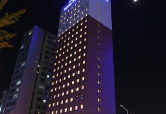 Toyoko Inn Ulsan Samsan allows 18 year olds to book a room