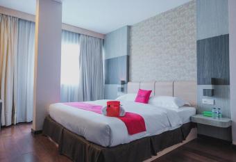 RedDoorz Plus near Pantai Coastarina 2 allows 18 year olds to book a room