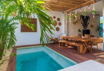 LUUM - Majestic villa with private pool and parking has Smoking/Balcony rooms