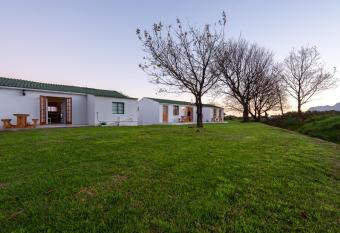 Honeyrock Cottages has Balcony rooms