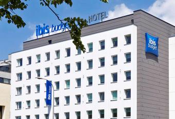 ibis budget Warszawa Reduta allows 18 year olds to book a room